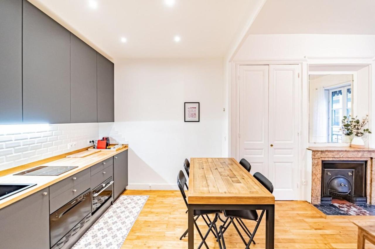 Aapartment With Character Parquet Flooring Fireplace - Charpennes Віллербанн Екстер'єр фото