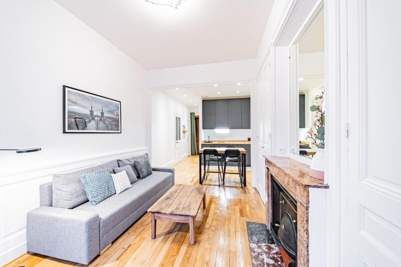 Aapartment With Character Parquet Flooring Fireplace - Charpennes Віллербанн Екстер'єр фото
